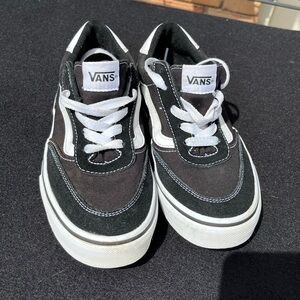 Vans Kids youth Black & White Old Skool Skate Shoes good condition size 4